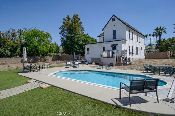 1052 E Grand Boulevard, Corona, California 92879
