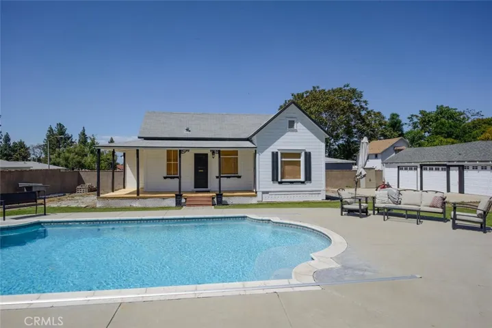 1052 E Grand Boulevard, Corona, California 92879