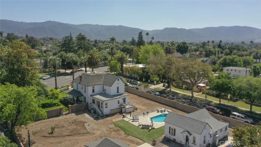 1052 E Grand Boulevard, Corona, California 92879