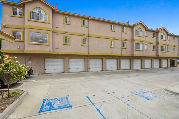 Common driveways, assigned garage