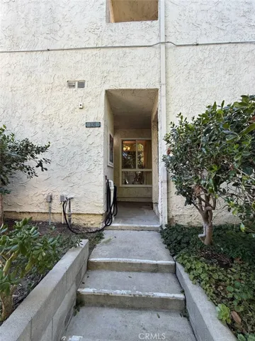 18411 Hatteras, Tarzana, California 91356
