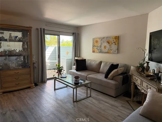 18411 Hatteras, Tarzana, California 91356