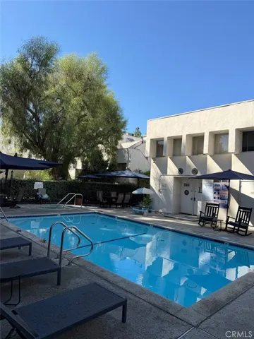 18411 Hatteras, Tarzana, California 91356