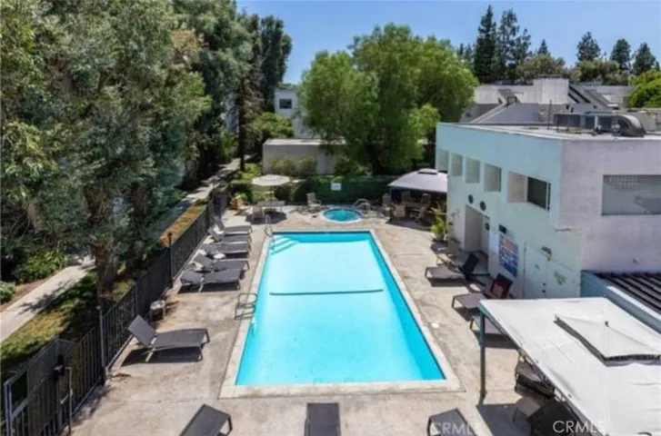 18411 Hatteras, Tarzana, California 91356