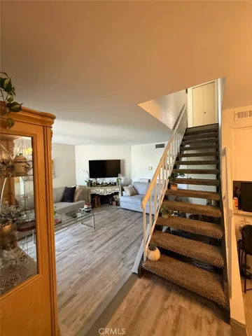 18411 Hatteras, Tarzana, California 91356
