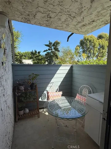 18411 Hatteras, Tarzana, California 91356