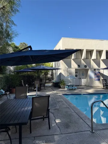 18411 Hatteras, Tarzana, California 91356