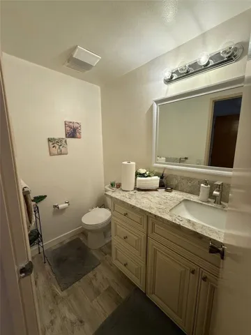 18411 Hatteras, Tarzana, California 91356
