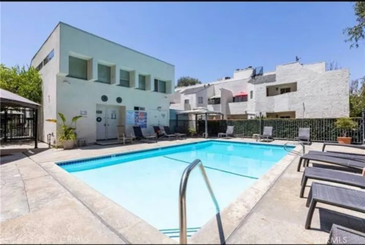 18411 Hatteras, Tarzana, California 91356