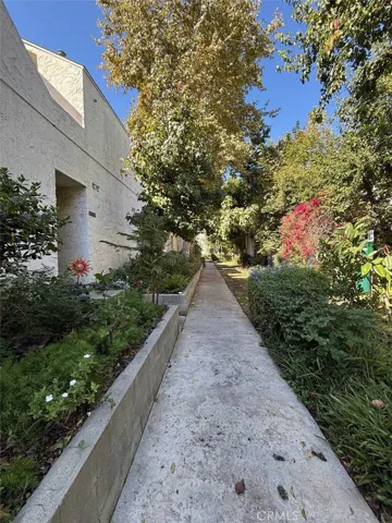 18411 Hatteras, Tarzana, California 91356