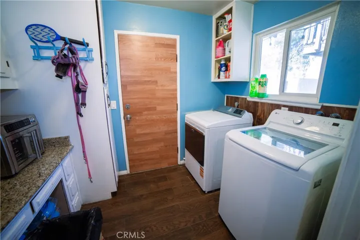 INDOOR LAUNDRY ROOM