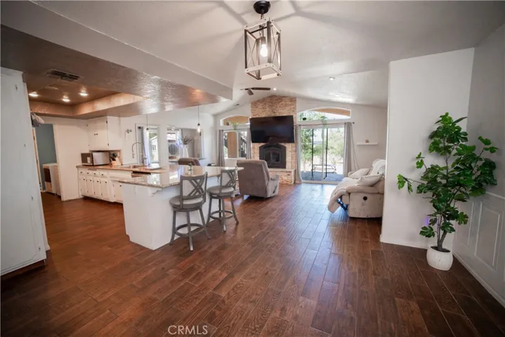 OPEN AIR KITCHEN TO THE FAMILY ROOM