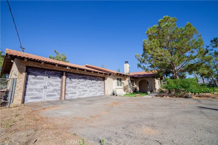 3 CAR GARAGE