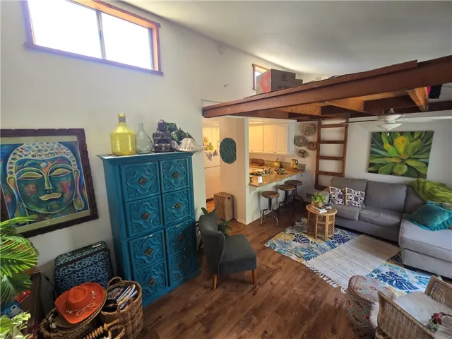 Vaulted ceiling with lots of light and a loft!!