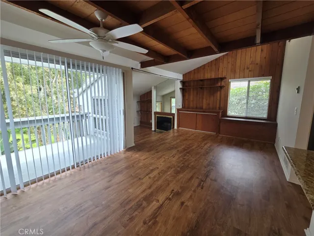 End unit has an extra window!