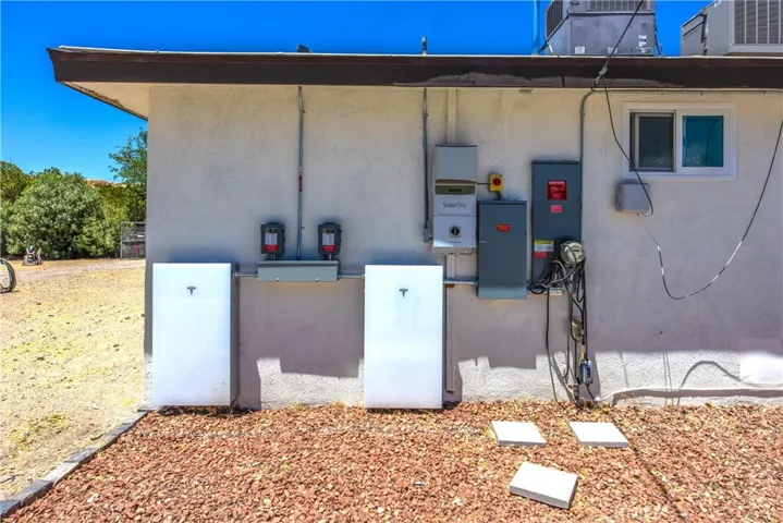 Battery back-up system