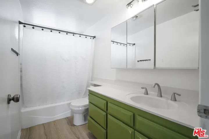 1071 N Glendora Avenue, Covina, California 91724