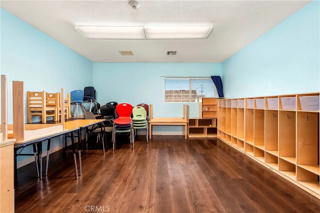 bedroom 1/classroom 1