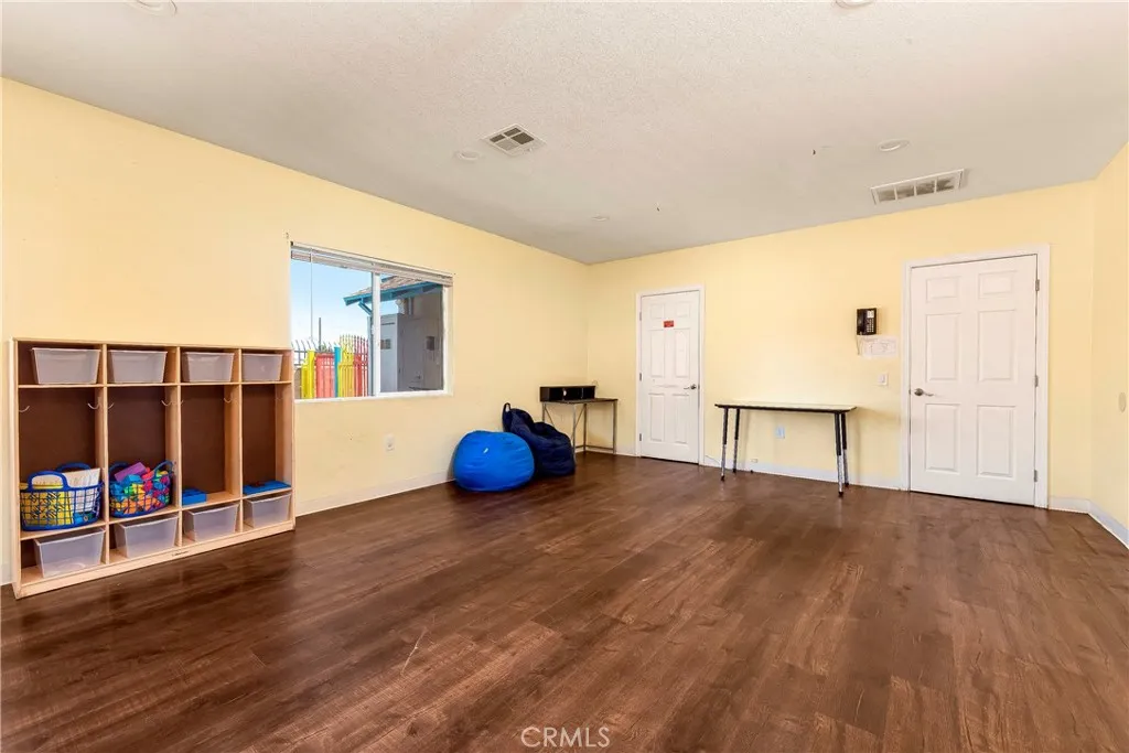 bedroom 2/classroom 2