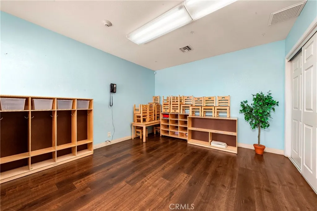 bedroom 1/classroom 1