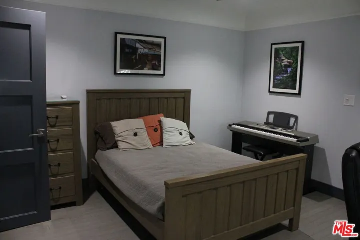 4109 Shadyglade Avenue, Studio City, California 91604
