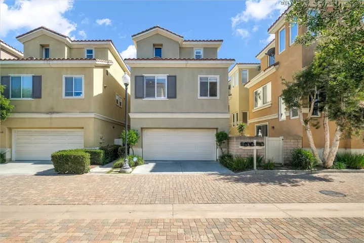 Front pic of property from street