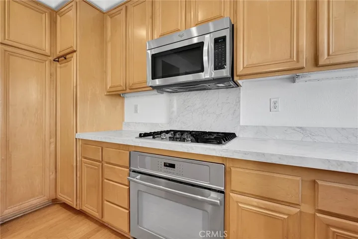 Pic of oven, cooktop and microwave