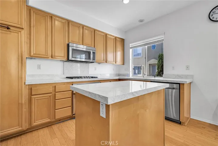 Another pic of kitchen
