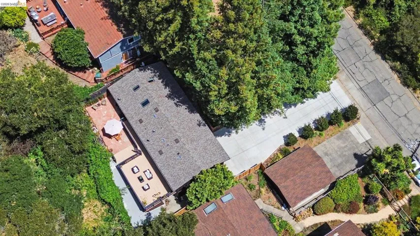2185 Trafalgar Pl, Oakland, California 94611-3245