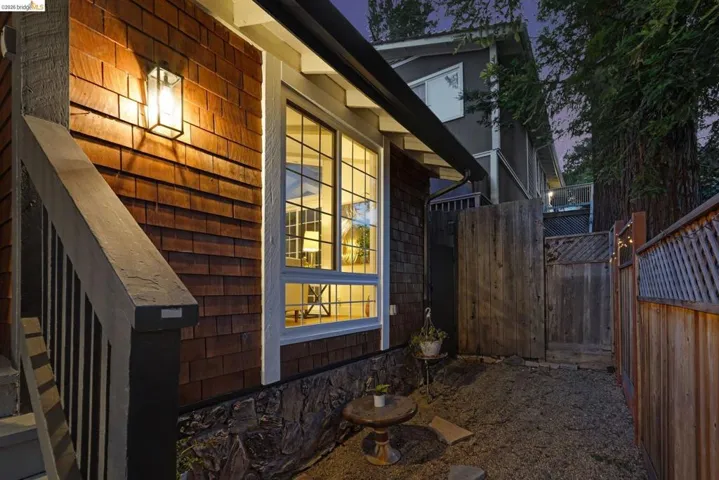 2185 Trafalgar Pl, Oakland, California 94611-3245