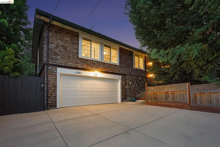 2185 Trafalgar Pl, Oakland, California 94611-3245