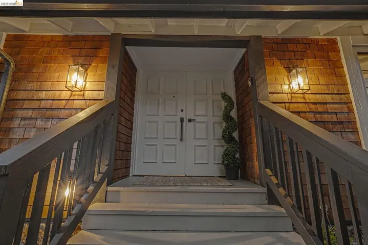 2185 Trafalgar Pl, Oakland, California 94611-3245
