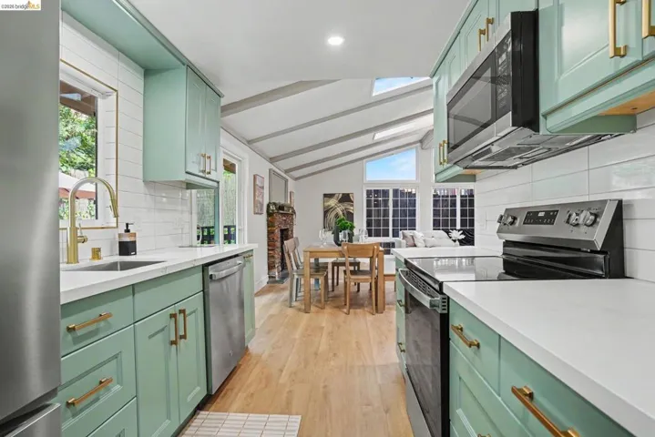 2185 Trafalgar Pl, Oakland, California 94611-3245