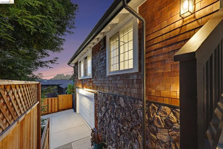 2185 Trafalgar Pl, Oakland, California 94611-3245