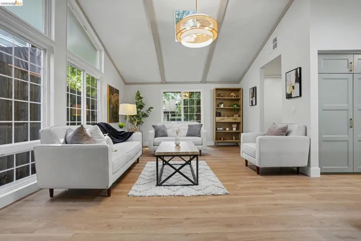 2185 Trafalgar Pl, Oakland, California 94611-3245