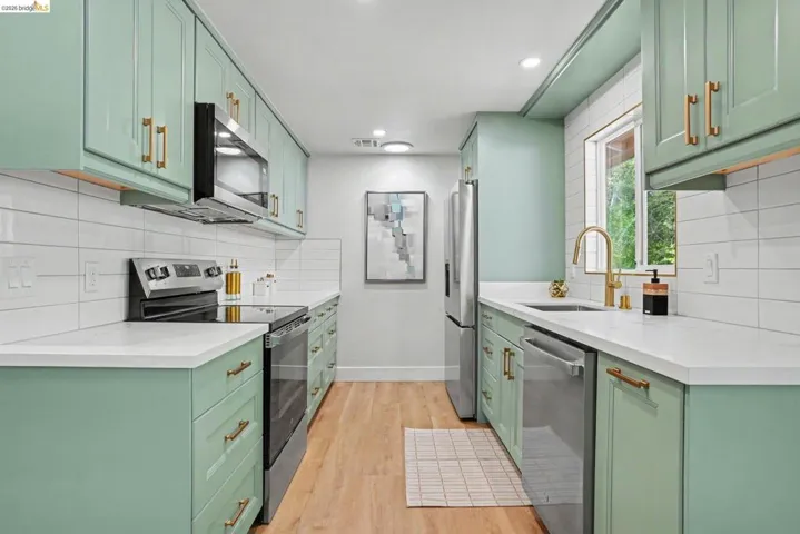 2185 Trafalgar Pl, Oakland, California 94611-3245