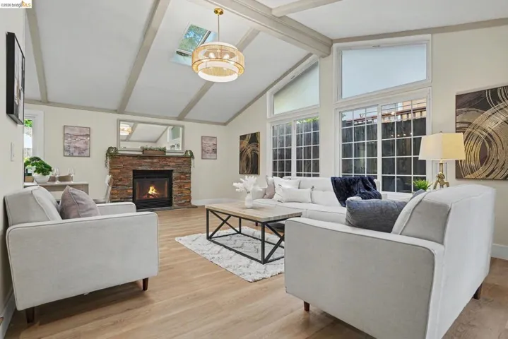 2185 Trafalgar Pl, Oakland, California 94611-3245