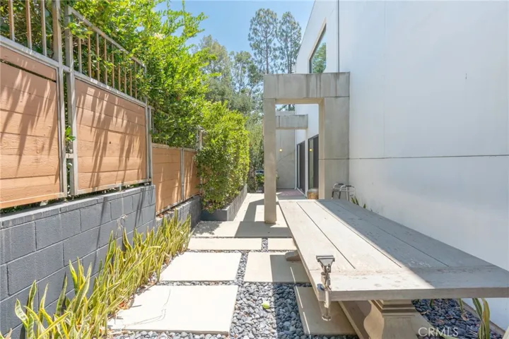 319 Camillo Road, Sierra Madre, California 91024