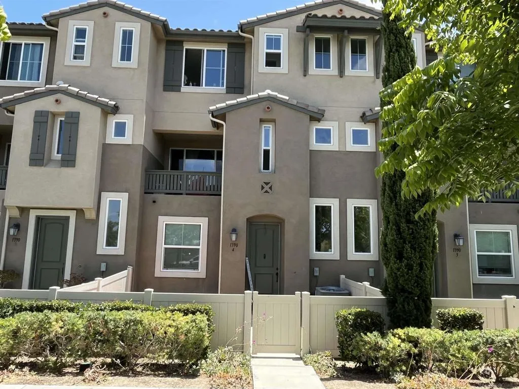 1390 Santa Victoria Rd