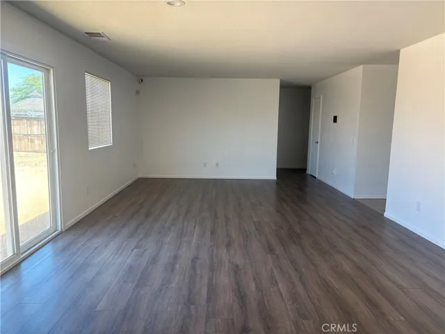 16562 Jasmine, Victorville, California 92395