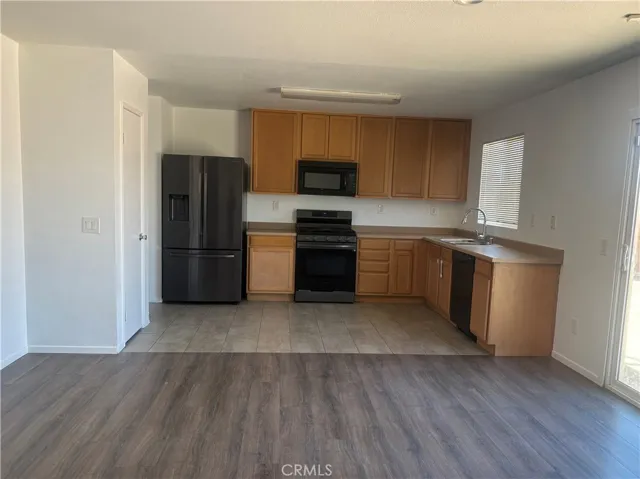 16562 Jasmine, Victorville, California 92395