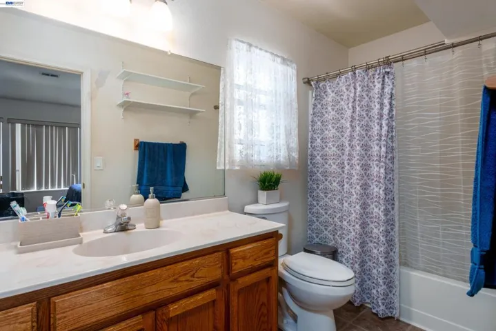 7691 Church Street B, Gilroy, California 95020-5153
