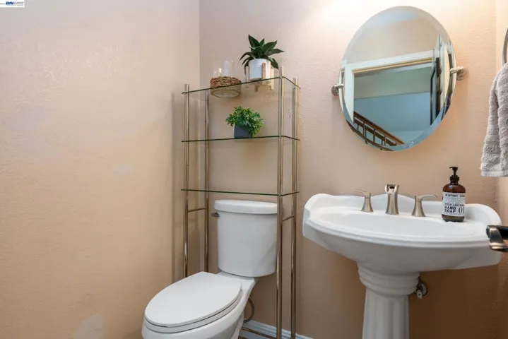 7691 Church Street B, Gilroy, California 95020-5153