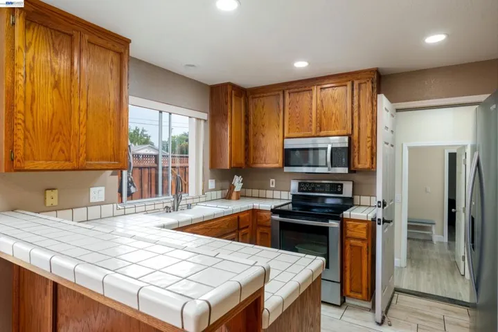 7691 Church Street B, Gilroy, California 95020-5153