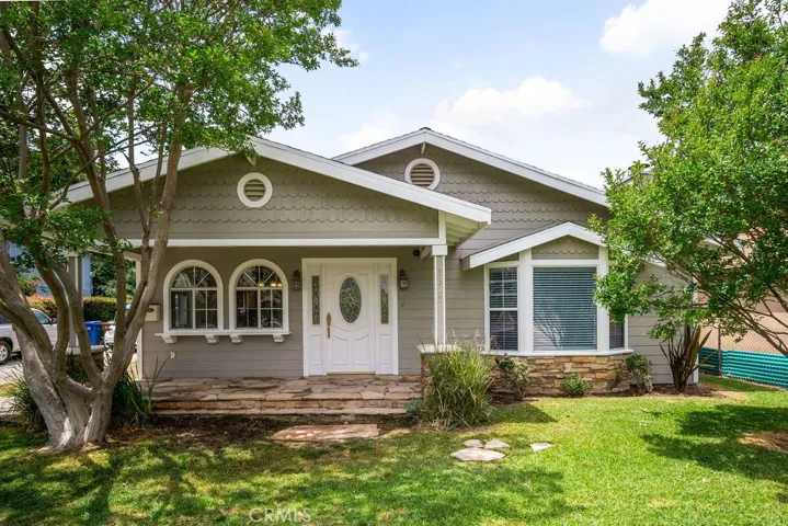 5325 Front House