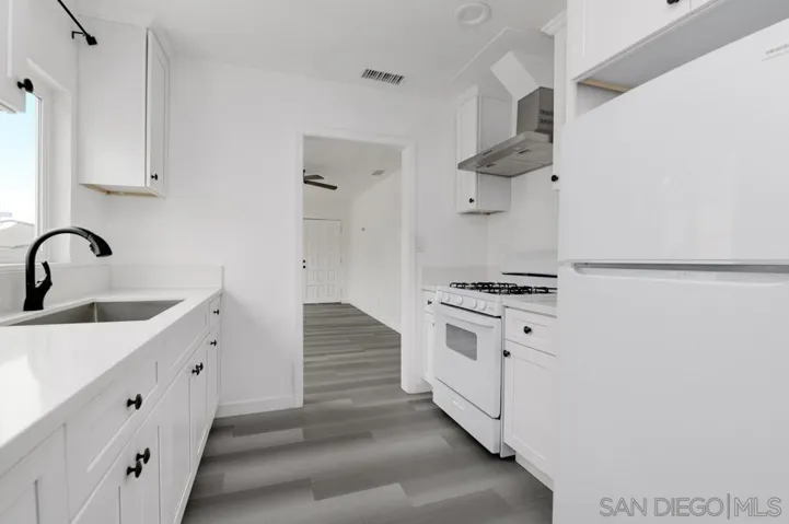 Front unit - kitchen