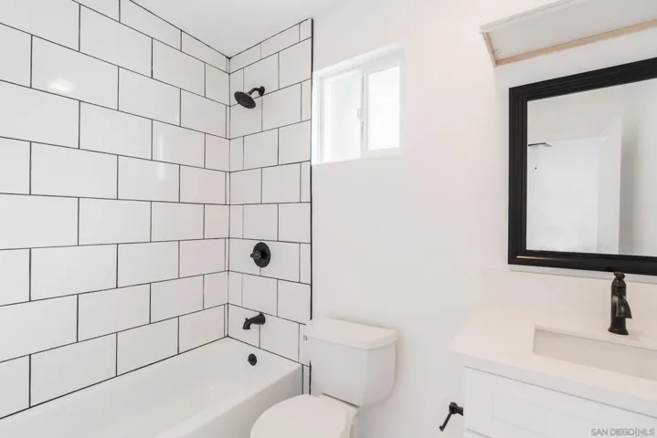 Studio unit - bathroom
