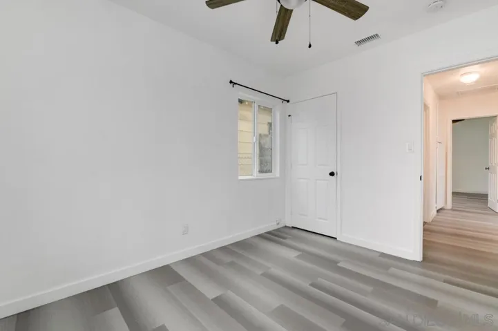 Front unit - bedroom