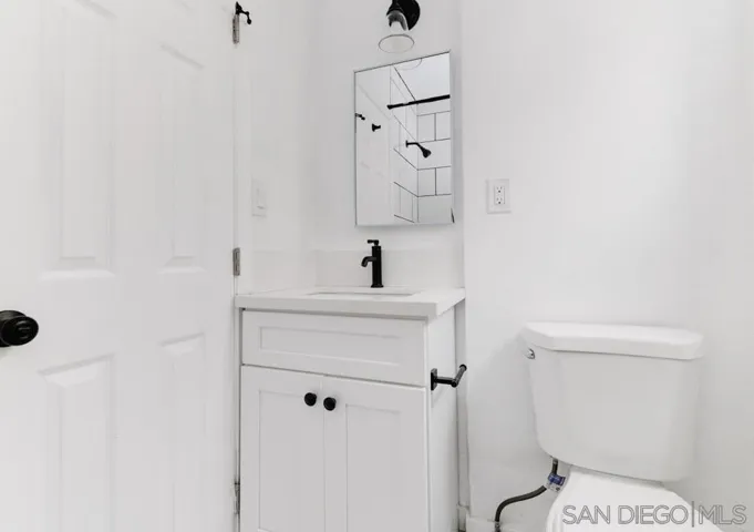 Front unit - bathroom