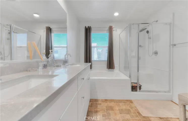 Master En-suite bathroom